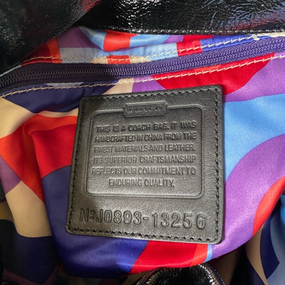 Like New Coach Black Resort Hobo Drawstring Bag in Patent Leather - Picture 6 of 11